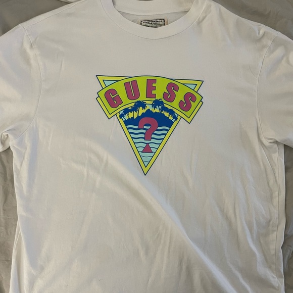 Guess tshirt - Picture 2 of 2